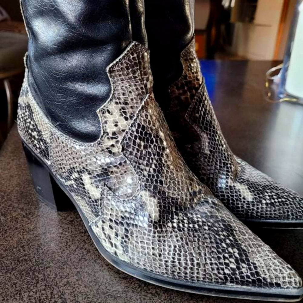Python print ankle boots